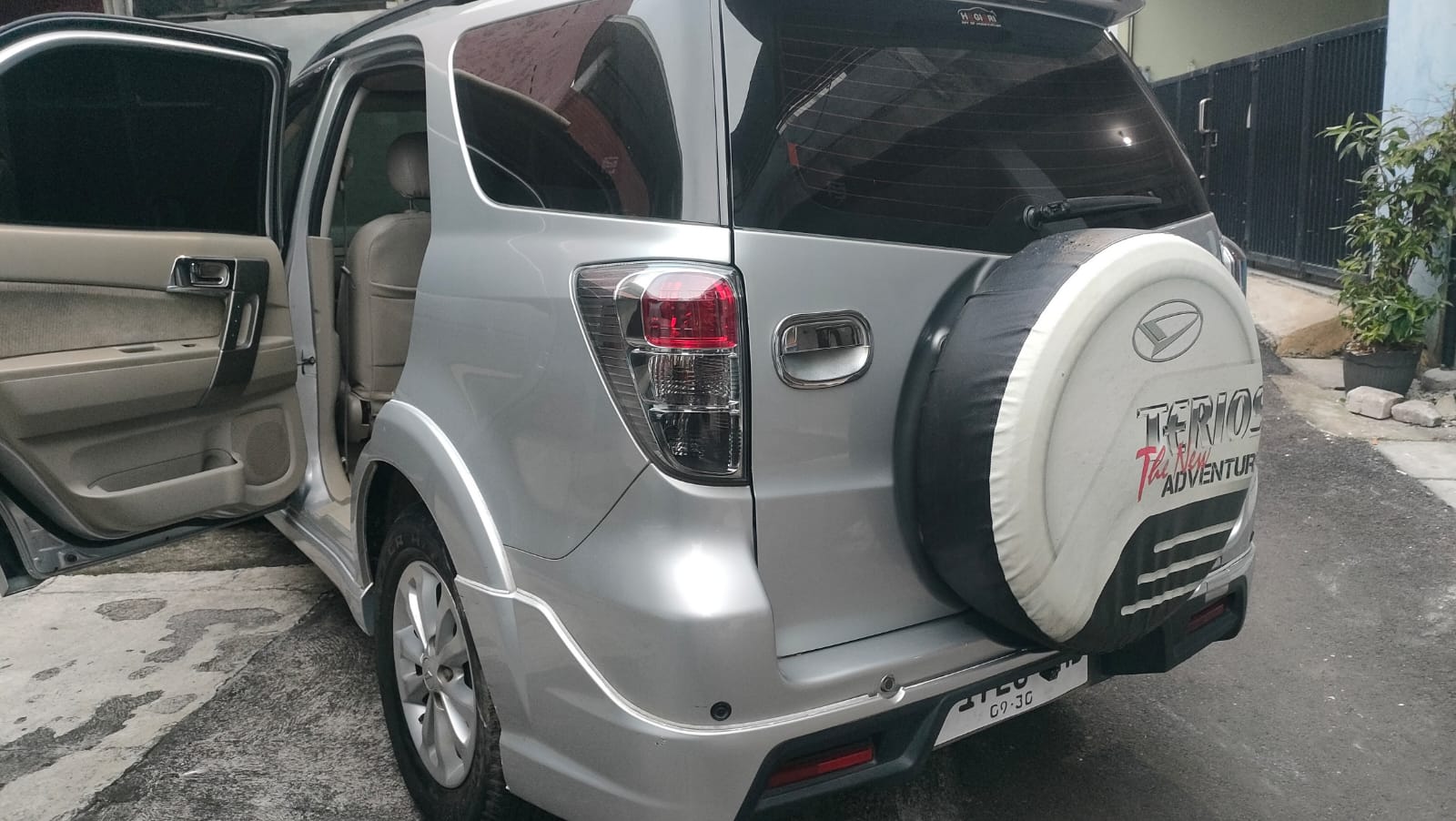 Tampak Belakang Daihatsu Terios TX 2012